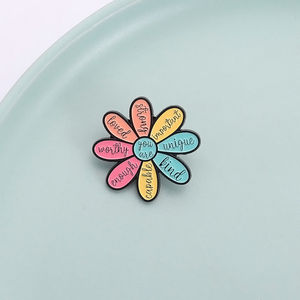 Broche de esmalte motivacional con diseño floral y citas inspiradoras: Eres suficiente, merecedora, fuerte. Insignia para bolsos y ropa, regalo. - Product Image 5