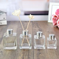 Vente en gros de flacons de parfum vides en verre transparent carrés de 50 ml, 100 ml, 150 ml, 200 ml avec bouchon à vis