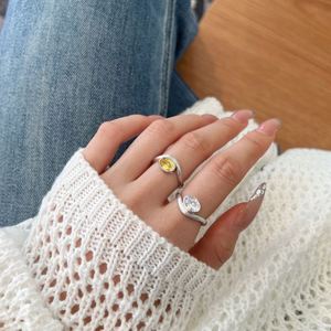 Bague de promesse de mariage Dylam en argent S925 de haute qualité, surface brossée incurvée, forme ovale, diamant, topaze, zircone 5A - Product Image 2
