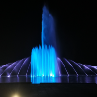 Grande fontaine musicale dansante pour projets commerciaux de grande envergure avec construction en acier inoxydable et éclairage RGB