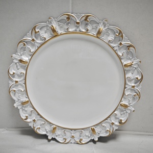 Grande Vente Assiettes de Présentation Lisses Réutilisables Blanches Transparentes de 33cm avec Motifs en Relief, en <span class=keywords><strong>Plastique</strong></span> pour Décoration de Table de Mariage et Fête - Product Image 1