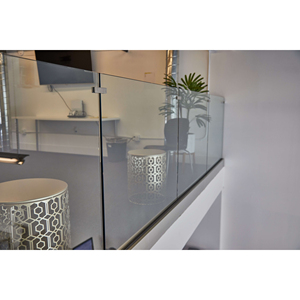 Balustrade en verre en <span class=keywords><strong>U</strong></span> de luxe moderne : Sublimez votre terrasse avec un style élégant et ouvert. - Product Image 6