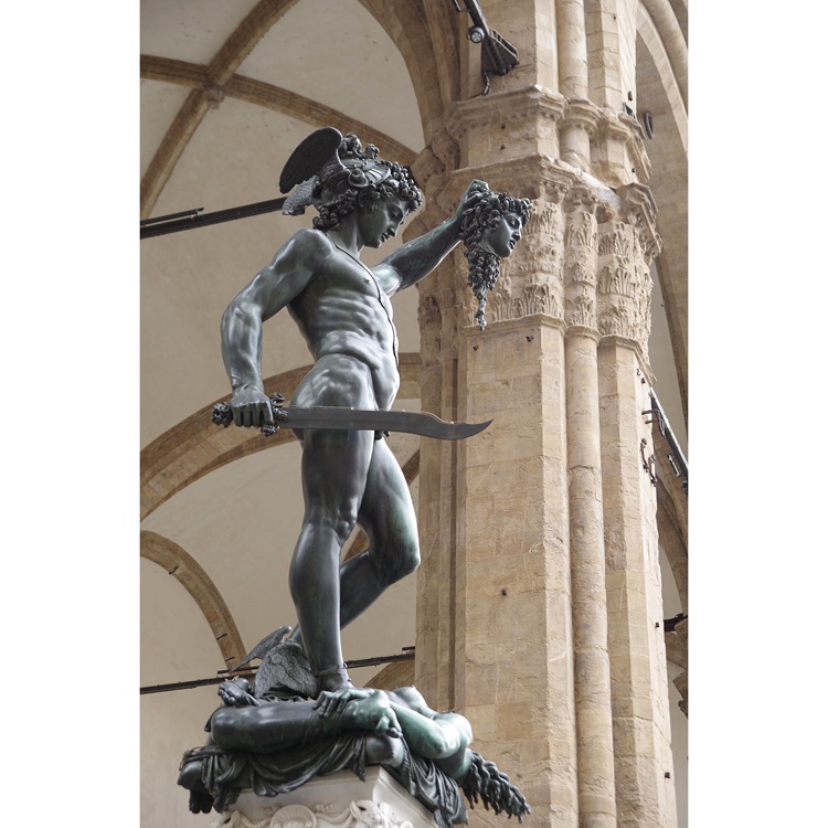 ベールと仮面をつけた踊り手のブロンズ像 Bronze statuette of a
