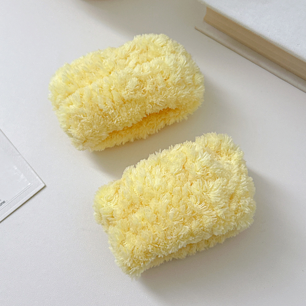 Un bracelet à carreaux ananas jaune