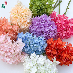 Hydrangeas artificiels en soie, faits à la main, décoration de mariage, style moderne, bouquet multicolore - Product Image 5
