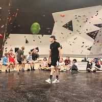 Mur d'escalade d'intérieur pour adultes, mur de bloc, salle de sport, aire de jeux, prix d'usine