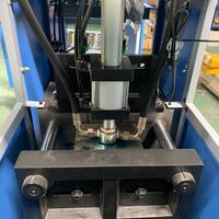 Máquina Semiautomática para Fabricación de Botellas PET de 5L con Componentes PLC y SMC, Sistema de Moldeo por Soplado y Estirado de la Mejor Calidad