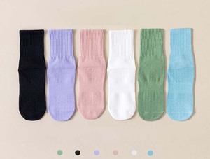 Chaussettes de yoga pour femmes avec 200 points antidérapants en silicone, respirantes et absorbant l'humidité, idéales pour le Pilates - Product Image 3