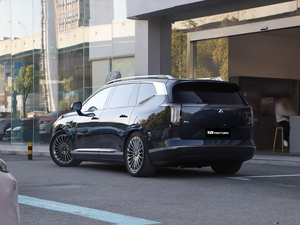 GAC Hyper HL 700 Ultra BEV con LiDAR, ADAS, Chip Orin X 254 TOPS, 3 LiDAR, Telecamera a 360°, Parcheggio Automatico, Ricarica 5C, 800V, Autonomia 700km - Product Image 3