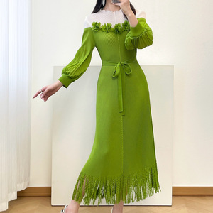 Abito Lungo Plissettato Stile Miyake di Lusso 2026 con Nappe, Elegante Collo Alto e Patchwork Floreale 3D - Product Image 4