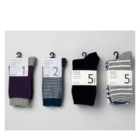 Emballage de chaussettes en papier kraft blanc avec impression et taille personnalisées, fermeture autocollante