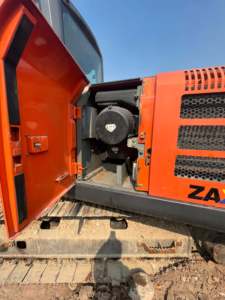 รถขุด Hitachi Zaxis 200-5G ปี 2023 ใช้งานน้อย 20 ตัน มอเตอร์ 0.6 ลูกบาศก์เมตร บุ้งกี๋ขนาด 0.6 ลูกบาศก์เมตร ยี่ห้อ Kawasaki สำหรับงานก่อสร้างและเคลื่อนย้ายดิน - Product Image 6