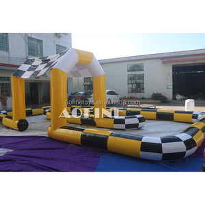 <span class=keywords><strong>Piste</strong></span> <span class=keywords><strong>de</strong></span> <span class=keywords><strong>course</strong></span> gonflable pour enfants sur une <span class=keywords><strong>piste</strong></span> d'aventure - Product Image 1