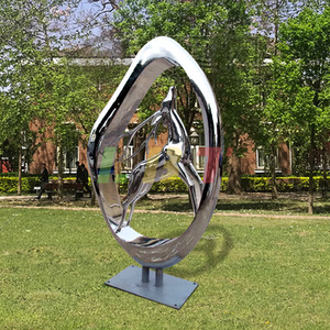 Escultura Abstracta de Ciervo en Espejo de Acero Inoxidable Personalizada, Adorno Hecho a Mano de Forma Irregular para Montaje en Suelo Exterior - Product Image 2