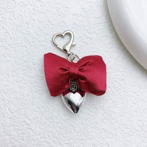 Llavero Y2K con Lazo y Corazón, Anillo Metálico Plateado para Bolsa - Product Image 3