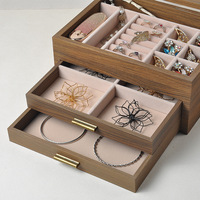 Boîte à bijoux moderne en grain de noyer à trois niveaux avec fenêtre, pour boucles d'oreilles, bagues, colliers, bracelets, boîte de rangement Princesse