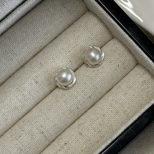 S925 Pure <b>Silver</b> Elegant Simple Design Fashionable Freshwater <b>Pearl</b> Flower <b>Earrings</b> for Commuting - Product Image 5