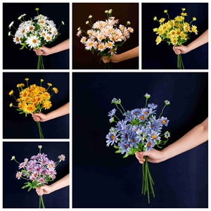 Fleurs artificielles de chrysanthème CallaFloral multicolores en polyester pour décoration intérieure, mariage, artisanat, branche unique MW66785 - Product Image 3