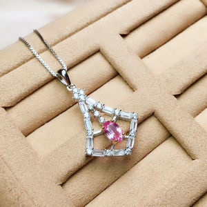 Elegante Collana con Ciondolo in Pietra Rosa per Donne, Charm Creativo a Forma di Abito, Catena per Clavicola, Gioiello alla Moda, Regalo - Product Image 2
