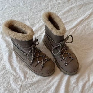 Bottes de neige en cuir à lacets avec isolation rembourrée et bords moelleux, bottes courtes pour l'hiver, style classique, bottes en coton pour femmes - Product Image 2