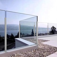 Moderne Villa Hotel Gehärtetes Glas Treppengeländer Außenbalkon Edelstahl PVC Geländerpfosten