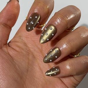 <span class=keywords><strong>Uñas</strong></span> Postizas Acrílicas de Lujo con Diseño de Ojo de Gato Dorado y Puntos 3D, Forma Almendrada Corta, Juego de 30 <span class=keywords><strong>Uñas</strong></span> Postizas al por Mayor para Mujer - Product Image 2