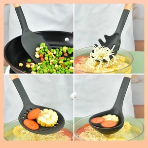 Ensemble d'ustensiles de cuisine antiadhésifs résistants à la chaleur avec manche en bois et ustensiles de cuisine en silicone pour la cuisine - Product Image 5