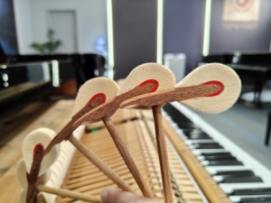 Piano à queue GS30 importé et régulé par des experts, incontournable pour la scène professionnelle, fabriqué au Japon, d'occasion - Product Image 3