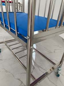 Cama de bebé usada de acero inoxidable con colchón - Product Image 4