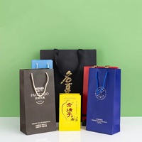 Sacs cadeaux de luxe personnalisés en carton écologique recyclable avec poignées longues et impression numérique du logo pour le vin