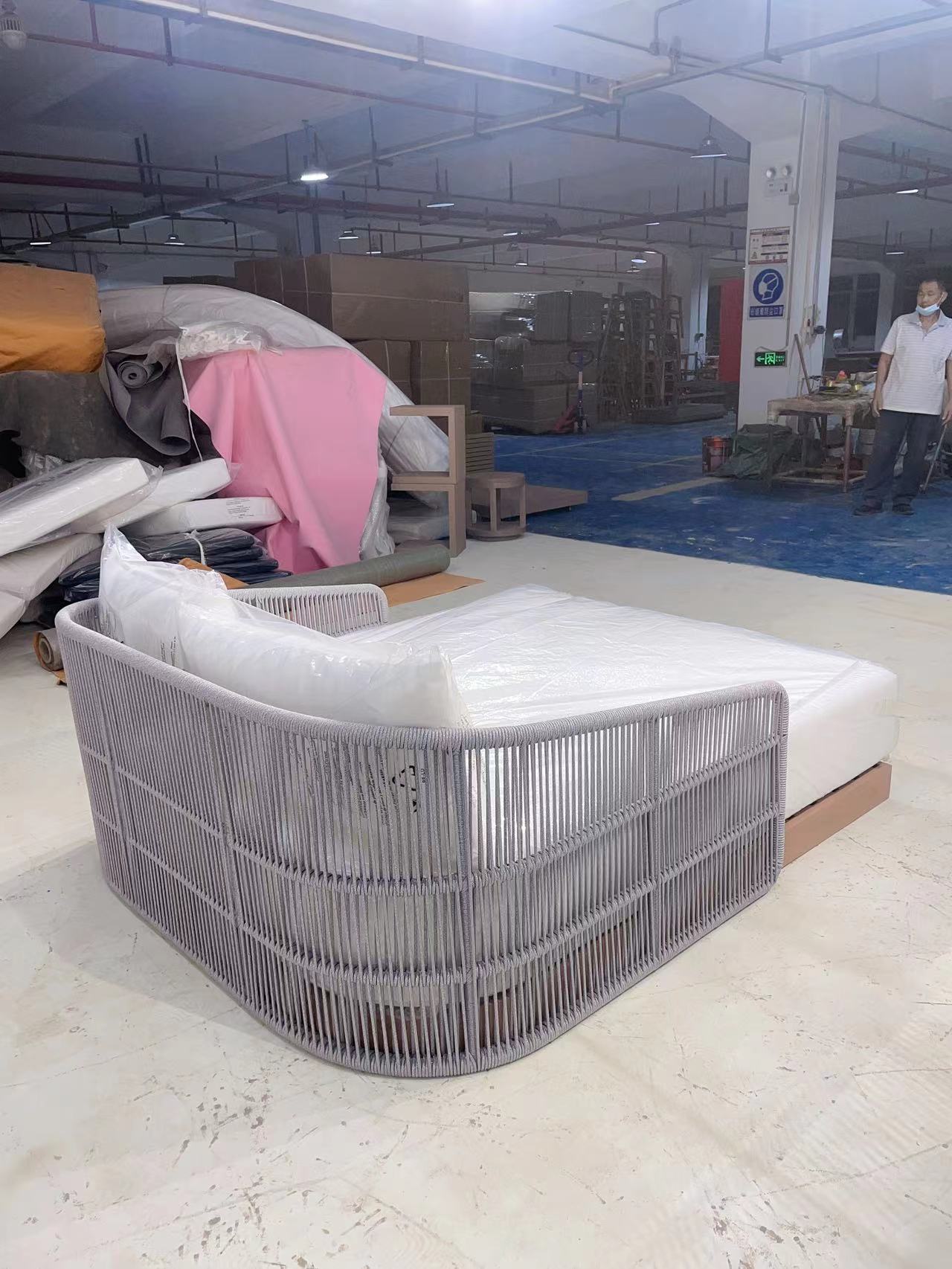 Modern Luxury Outdoor Hotel Sets All Weather Outdoor Furniture Patio Furniture Sets With Canopy Outdoor Daybed
