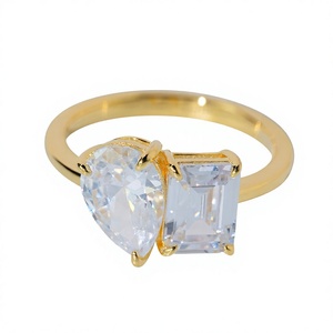 Bague de fiançailles unisexe Bereal Custom 5.7CT en diamant de laboratoire taille émeraude VVS, or jaune 925, bijoux en argent - Product Image 4