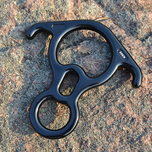 Dispositivo de rápel en forma de ocho 50Kn negro, equipo de escalada para escalada en roca y yoga aéreo - Product Image 1