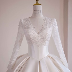 Vestido de Novia de Gala con Cuello en V, Mangas de Encaje Ilusión, Corsé con Cuentas, Cintura Estilo Basque, Satén, Tallas Grandes, Estilo Princesa, Fabricación Personalizada - Product Image 1