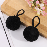 Pompons en laine fine de 5 cm personnalisés en gros avec anneau décoratif, boules rondes pour l'artisanat suspendu et ornements