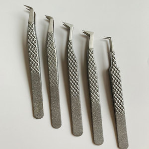 แหนบแยกขนตาแบบโค้งปลายแหลม สแตนเลสอย่างดี รุ่นใหม่ ขายดี กำลังฮิต  ปลายแหลมแบบไฟเบอร์ สำหรับต่อขนตา - Product Image 1