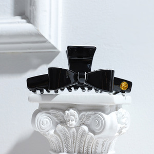 Pince à cheveux en forme de nœud en acétate bicolore noir et beige, pince crabe pour femme, accessoire de coiffure à usage quotidien, style adhérent - Product Image 3