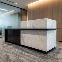 Bureau de réception en marbre épissé icolor de haute qualité, style moderne et minimaliste pour l'identité d'entreprise