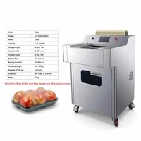 Automatische clingfilm wikkelmachine met eenvoudige maatinstelling, geschikt voor het verpakken van vers vlees, fruit en groenten in trays.