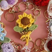 Llavero de Ganchillo con Rosas, Girasoles y Tulipanes Tejidos a Mano, Mini Ramo de Flores, Colgante de Regalo de San Valentín, Llavero con Flor de Rosa