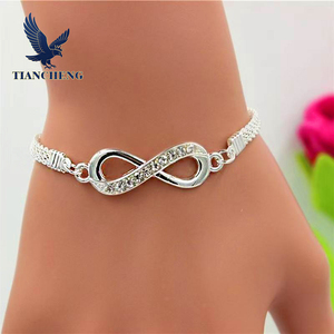 طقم أساور نسائية مكون من 3 قطع مطلية بالذهب مع زركون على شكل رقم 8 قابل للتعديل - Product Image 6