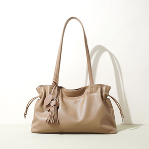 Nuevo Bolso Tote <span class=keywords><strong>de</strong></span> Lujo para Mujer, <span class=keywords><strong>de</strong></span> Cuero Genuino, con Capa Superior Suave <span class=keywords><strong>de</strong></span> Piel <span class=keywords><strong>de</strong></span> Vaca, Bolso <span class=keywords><strong>de</strong></span> Hombro <span class=keywords><strong>de</strong></span> Gran Capacidad, Bolso <span class=keywords><strong>de</strong></span> Mano Femenino con Borla, Estilo Hobo - Product Image 1
