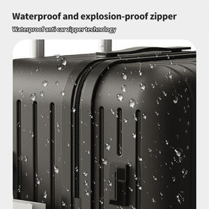 Valise de voyage grande capacité à prix d'usine avec serrure TSA, port USB, poignée en caoutchouc et roues silencieuses à 360° - Product Image 5