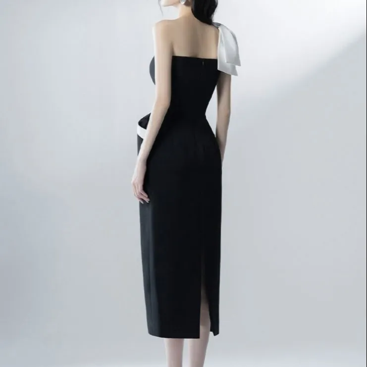فستان أسود أنيق قصير بتصميم موضة عارض للون بكتف واحد وثلاثي الأبعاد