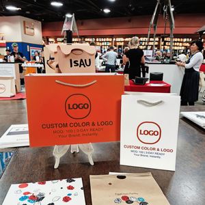 Sacs en papier kraft personnalisés avec poignées pour la promotion, utilisation artisanale, avec votre propre logo, sacs de shopping en papier kraft blanc et brun, logos faits à la main - Product Image 1