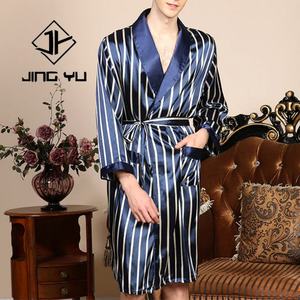 Chemise de nuit en satin de soie en gros, imprimé rayé, nouveau style, design personnalisé, chemise de nuit pour homme, douce, de haute qualité - Product Image 2