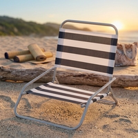 Chaise de plage rayée moderne en gros, chaise de camping portable à profil bas avec cadre métallique, siège de vacances pour l'extérieur