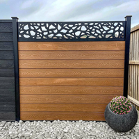 Clôture en lattes WPC horizontales modernes avec panneau décoratif découpé au laser pour jardin, villa et délimitation paysagère