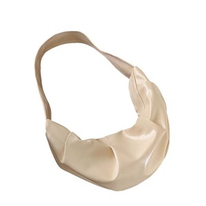 Sac à bandoulière de type Dumpling, blanc cassé, noir, marron, à sangle unique, avec coutures plissées, fermeture éclair, style normcore minimaliste - Product Image 5