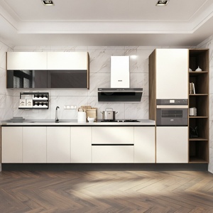 Ensemble d'armoires de cuisine sur mesure Balom Luxury, configuration en L, porte en PET blanc avec rangement ouvert en noyer et évier en acier inoxydable <span class=keywords><strong>noir</strong></span> - Product Image 1